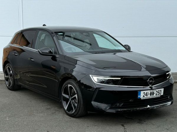 Opel Astra Hatchback, Petrol Plug-in Hybrid, 2024, Black