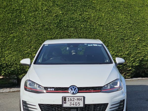 Volkswagen Golf Hatchback, Petrol, 2016, White