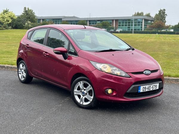 Ford Fiesta Hatchback, Petrol, 2009, Red