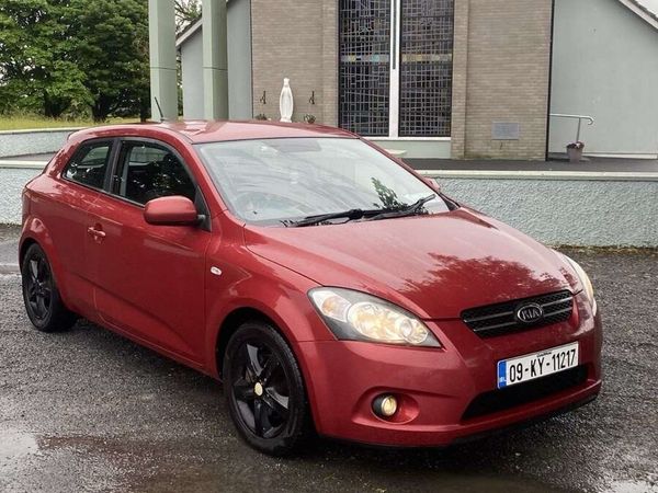 Kia Ceed Hatchback, Diesel, 2009, Red