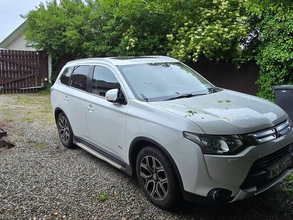 Mitsubishi Outlander SUV, Diesel, 2014, White