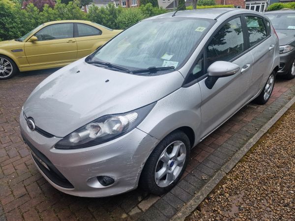 Ford Fiesta Hatchback, Petrol, 2011, Silver