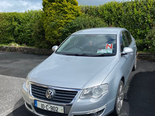 Volkswagen Passat Saloon, Diesel, 2010, Silver