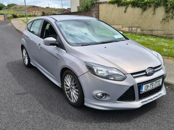 Ford Focus Hatchback, Petrol, 2013, Silver