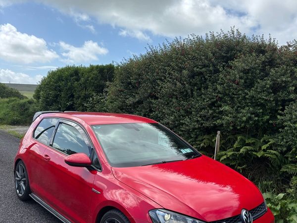Volkswagen Golf Hatchback, Diesel, 2014, Red