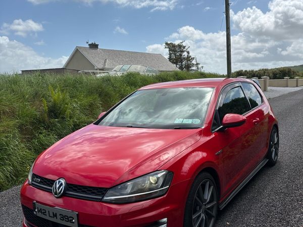 Volkswagen Golf Hatchback, Diesel, 2014, Red