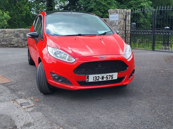Ford Fiesta Hatchback, Petrol, 2013, Red