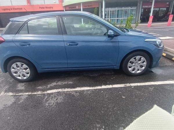 Hyundai i20 Hatchback, Petrol, 2015, Blue