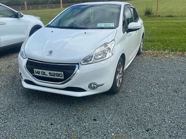 Peugeot 208 Hatchback, Petrol, 2014, White