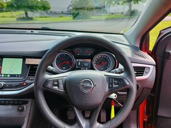 Opel Astra Hatchback, Diesel, 2016, Red