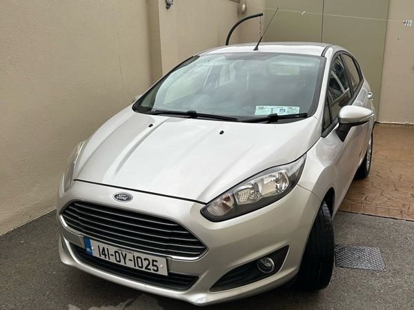 Ford Fiesta Hatchback, Petrol, 2014, Silver
