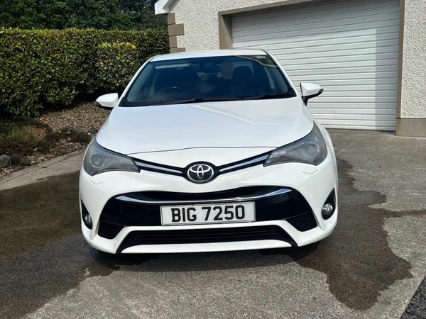 Toyota Avensis Saloon, Diesel, 2015, White