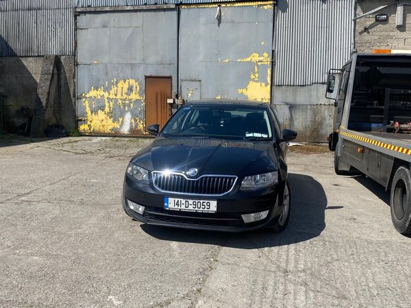 Skoda Octavia Saloon, Diesel, 2014, Black