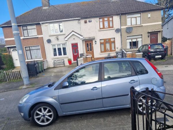 Ford Fiesta Hatchback, Petrol, 2005, Blue