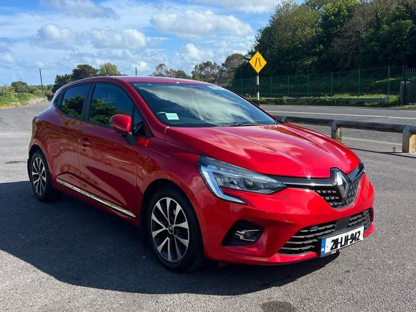 Renault Clio Hatchback, Petrol, 2021, Red