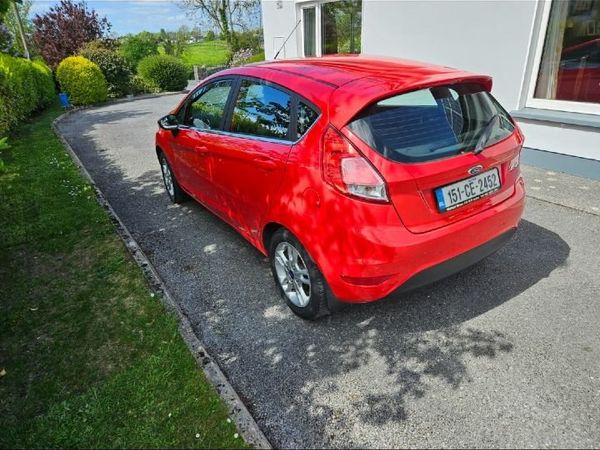 Ford Fiesta Hatchback, Petrol, 2015, Red