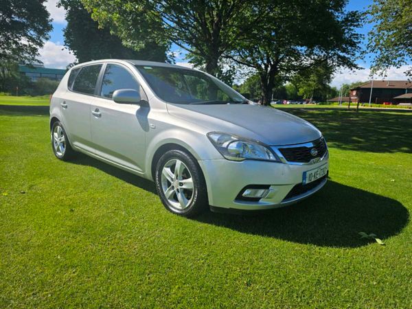 Kia Ceed Hatchback, Diesel, 2010, Silver