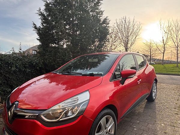 Renault Clio Hatchback, Petrol, 2014, Red