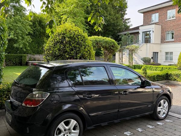 Vauxhall Astra Hatchback, Petrol, 2009, Black