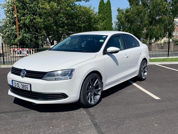 Volkswagen Jetta Saloon, Diesel, 2012, White