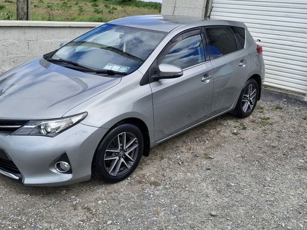 Toyota Auris Hatchback, Diesel, 2015, Grey