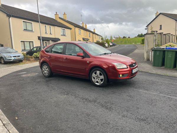 Ford Focus Hatchback, Petrol, 2007, Red