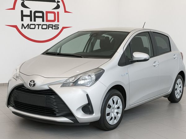 Toyota Aqua Hatchback, Petrol Hybrid, 2013, Silver