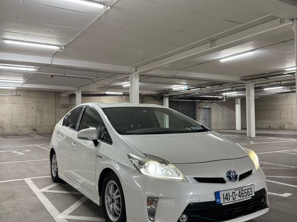 Toyota Prius Hatchback, Petrol Hybrid, 2014, White
