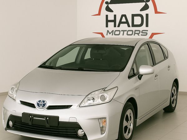 Toyota Prius Hatchback, Petrol Hybrid, 2015, Purple