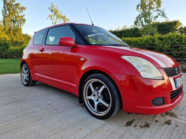 Suzuki Swift Hatchback, Petrol, 2007, Red
