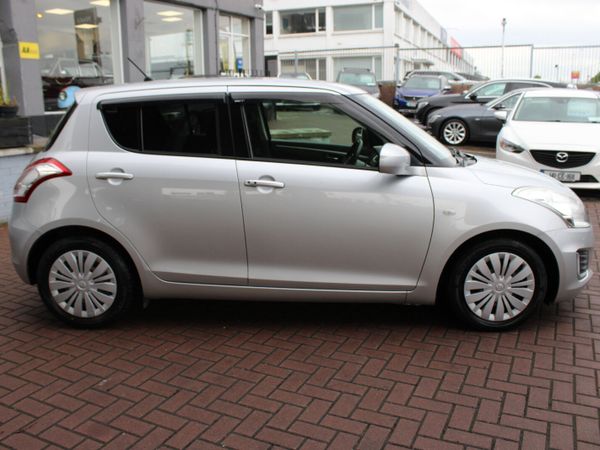 Suzuki Swift Hatchback, Petrol, 2016, Silver