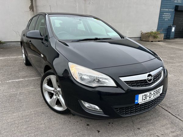 Opel Astra MPV, Petrol, 2013, Black