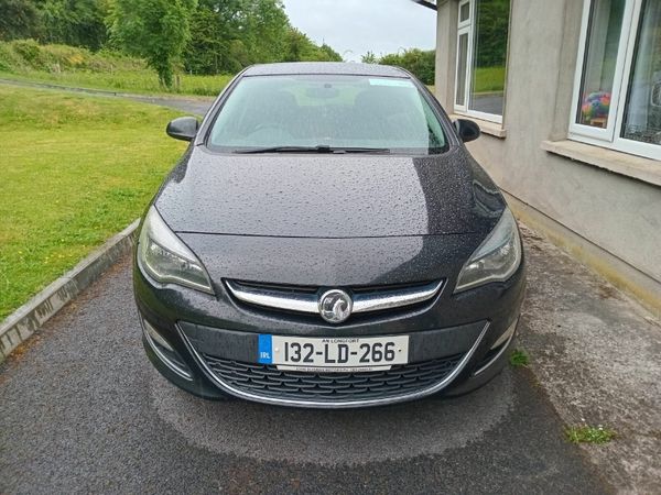 Vauxhall Astra Hatchback, Diesel, 2013, Black