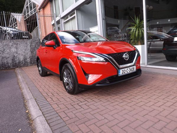 Nissan Qashqai MPV, Petrol, 2021, Red