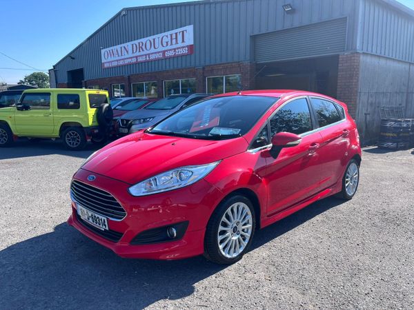 Ford Fiesta Hatchback, Petrol, 2016, Red