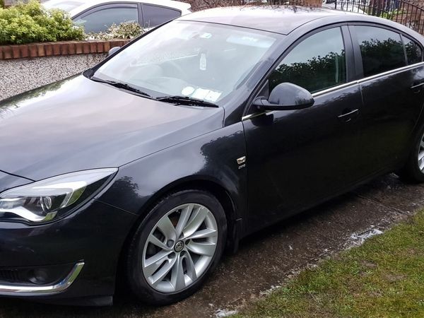 Vauxhall Insignia Hatchback, Diesel, 2014, Black