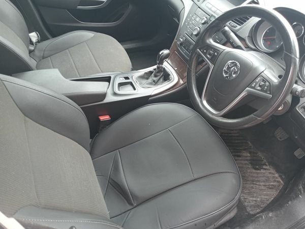 Vauxhall Insignia Hatchback, Diesel, 2009, White