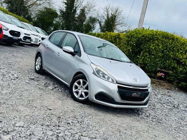 Peugeot 208 Hatchback, Diesel, 2016, Silver