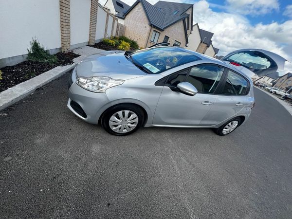 Peugeot 208 Hatchback, Diesel, 2017, Silver