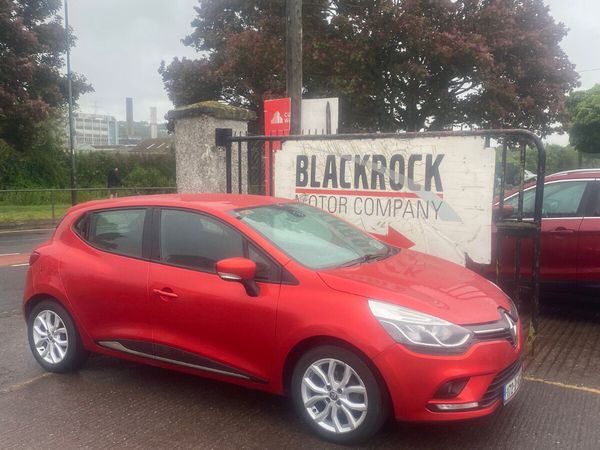 Renault Clio Hatchback, Petrol, 2017, Red