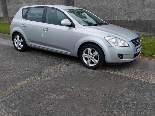 Kia Ceed Hatchback, Petrol, 2008, Silver