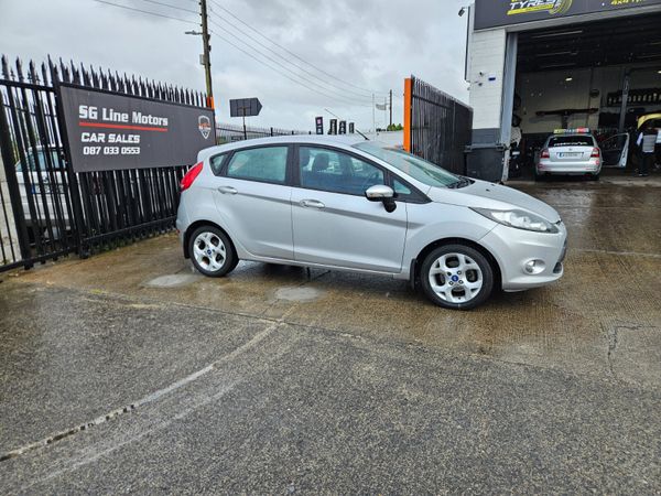 Ford Fiesta Hatchback, Petrol, 2012, Silver