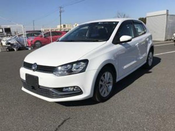 Volkswagen Polo Hatchback, Petrol, 2016, White