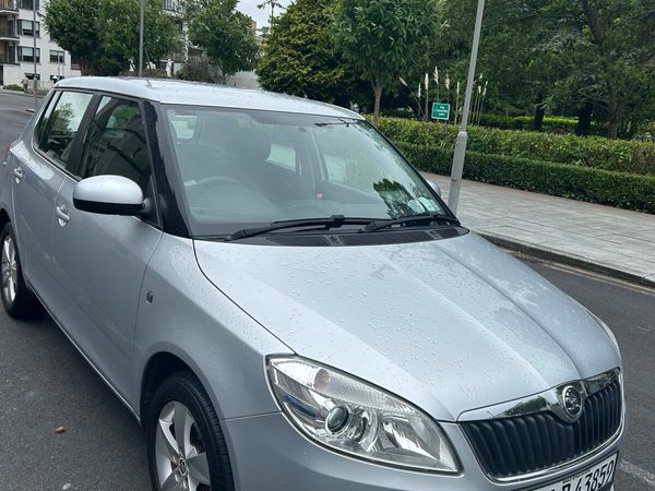 Skoda Fabia Hatchback, Petrol, 2014, Silver
