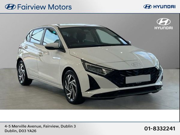 Hyundai i20 Hatchback, Petrol, 2024, White