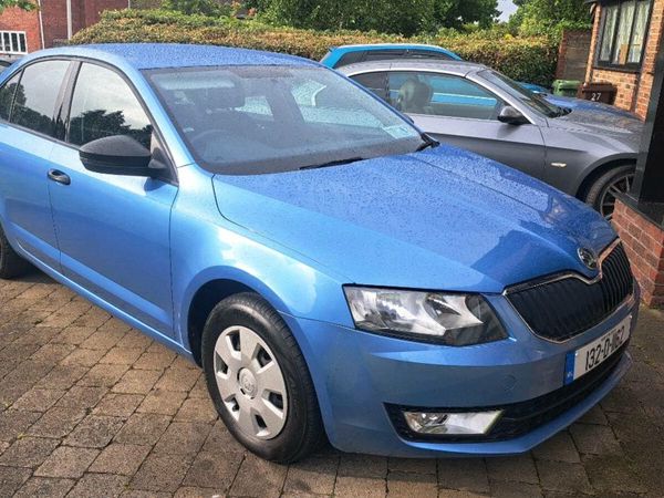 Skoda Octavia Saloon, Petrol, 2013, Blue