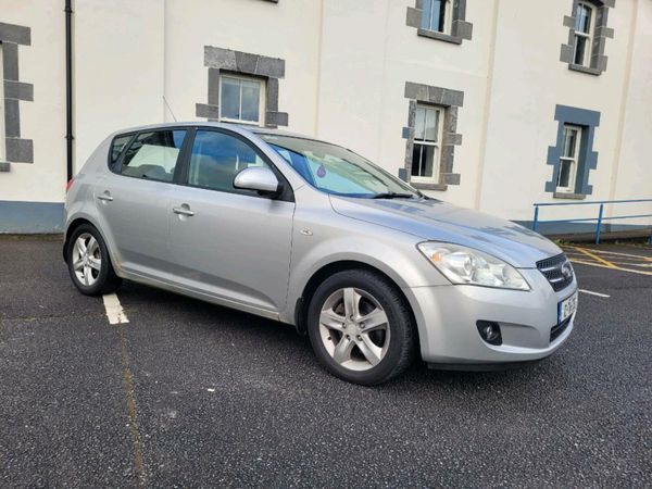 Kia Ceed Hatchback, Diesel, 2010, Silver