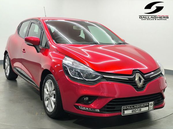 Renault Clio Hatchback, Petrol, 2019, Red