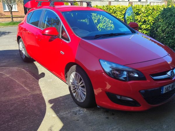 Vauxhall Astra Hatchback, Petrol, 2014, Red