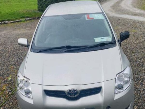 Toyota Auris Hatchback, Petrol, 2008, Silver